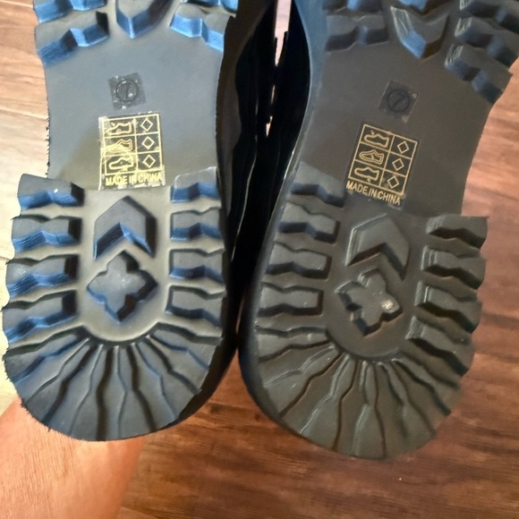 Princess Polly Black Patent Leather Loafers with Gold Accent-Size 7 like new! - Picture 10 of 16